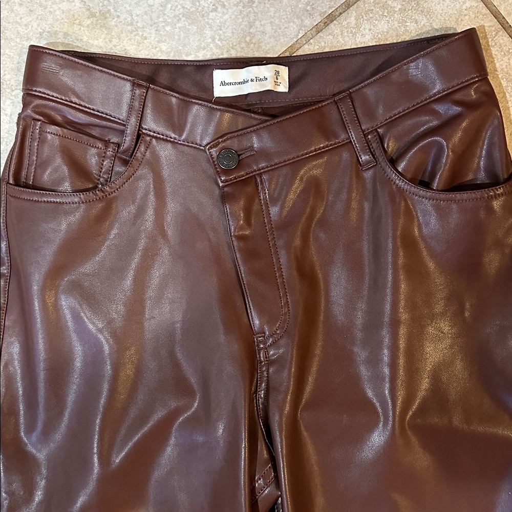 Abercrombie & Fitch Oxblood Faux Leather Crossover Straight Fit Pants 6 Jeans - Picture 4 of 7
